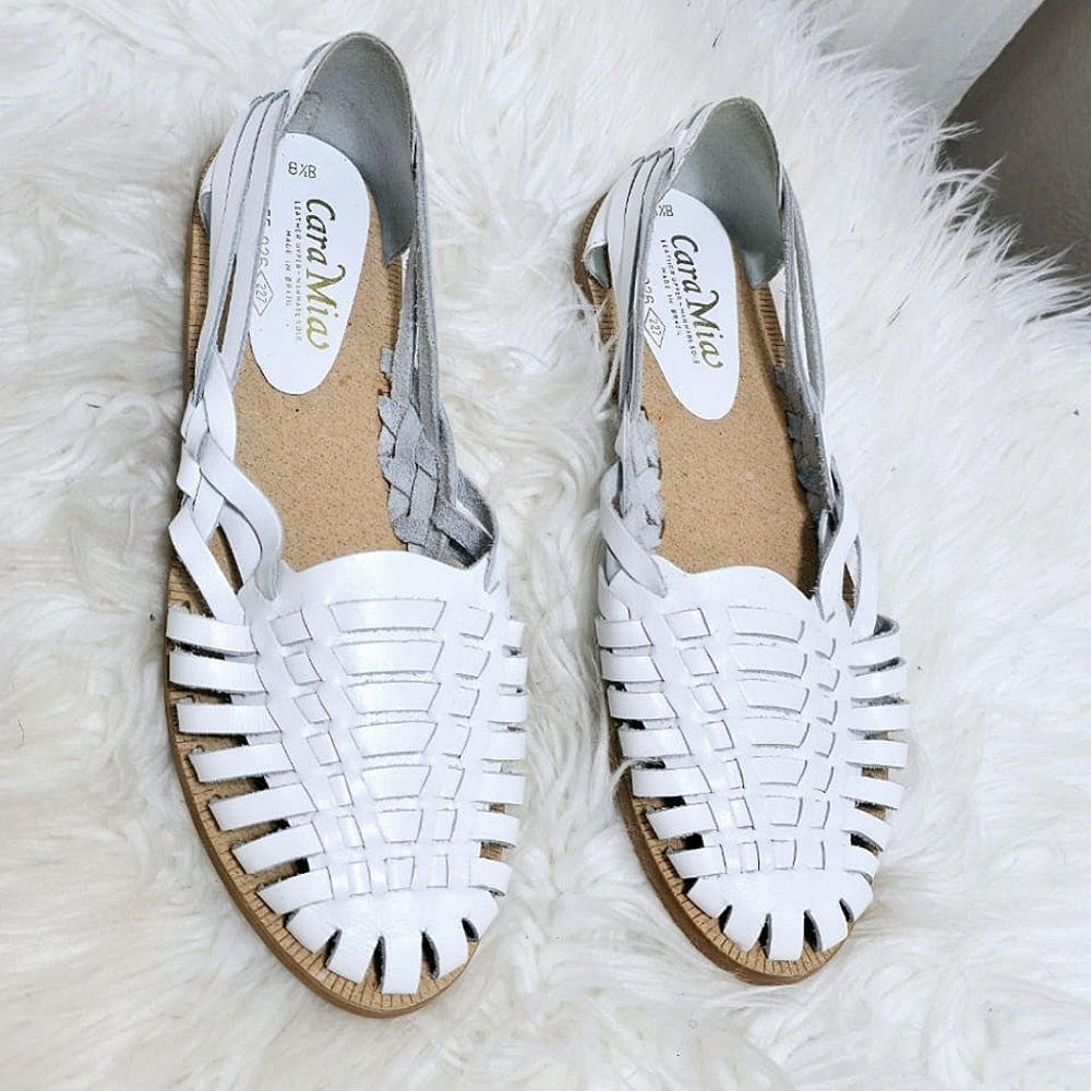Cara Mia White Leather Flat Sandals Size 8.5B🌴✌️